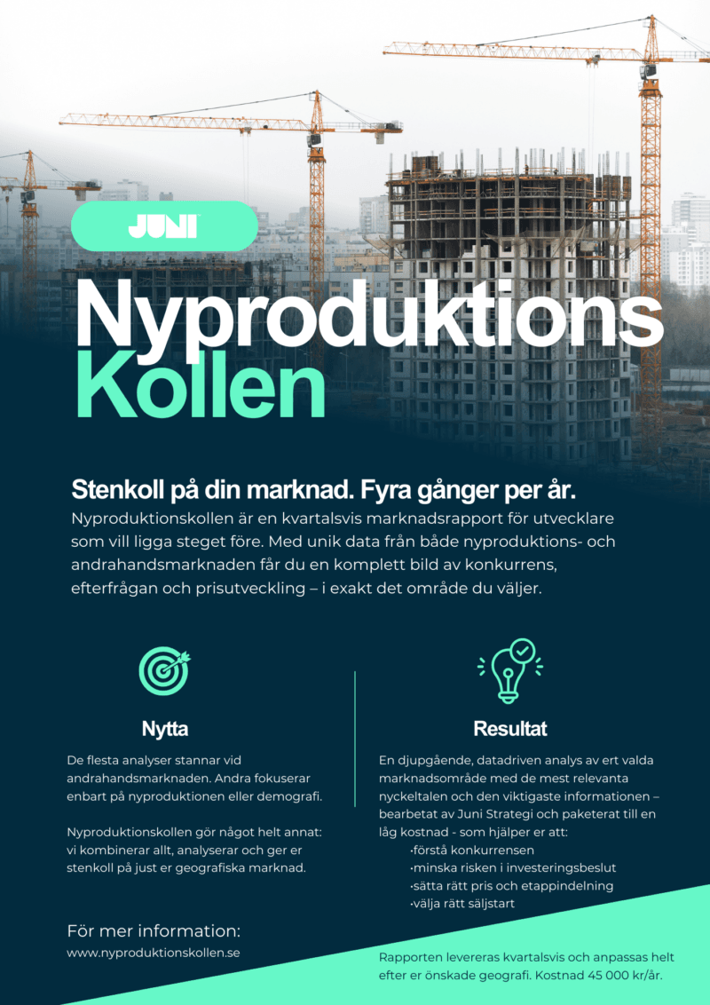 Byggnadsställningar och krananläggningar vid pågående bostadsprojekt i stadsmiljö