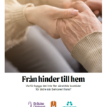 Två personer håller varandras händer, den ena med ålderstecken - symboliserar stöd och omsorg i hemmet